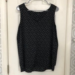 Dot sleeveless blouse